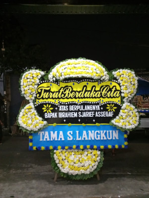 Papan Bunga Duka di Ponelo Kepulauan